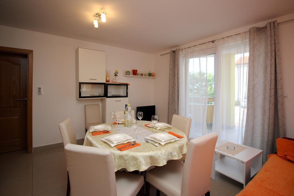 Apartments Koritnik Punat Oda fotoğraf