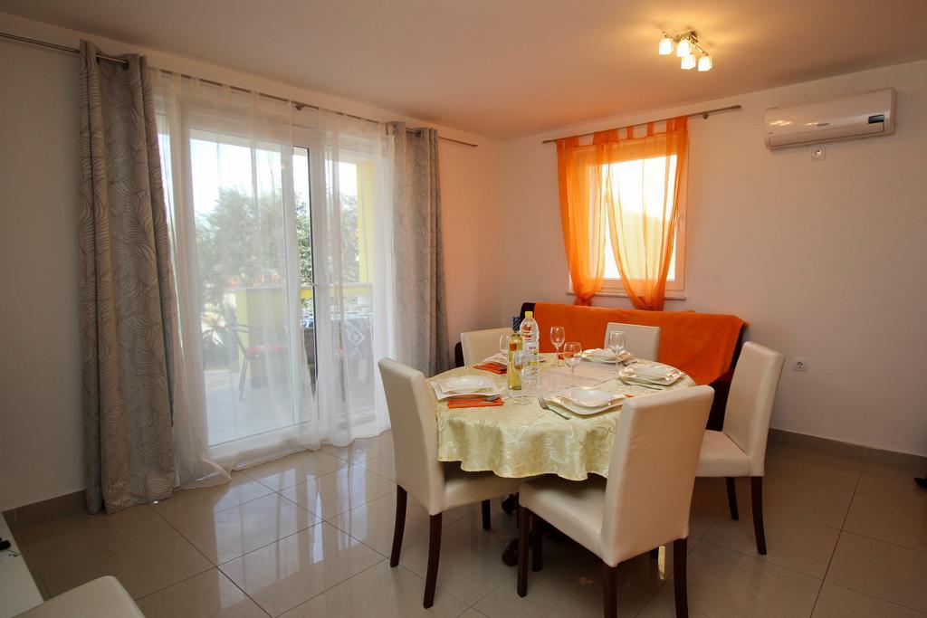 Apartments Koritnik Punat Oda fotoğraf