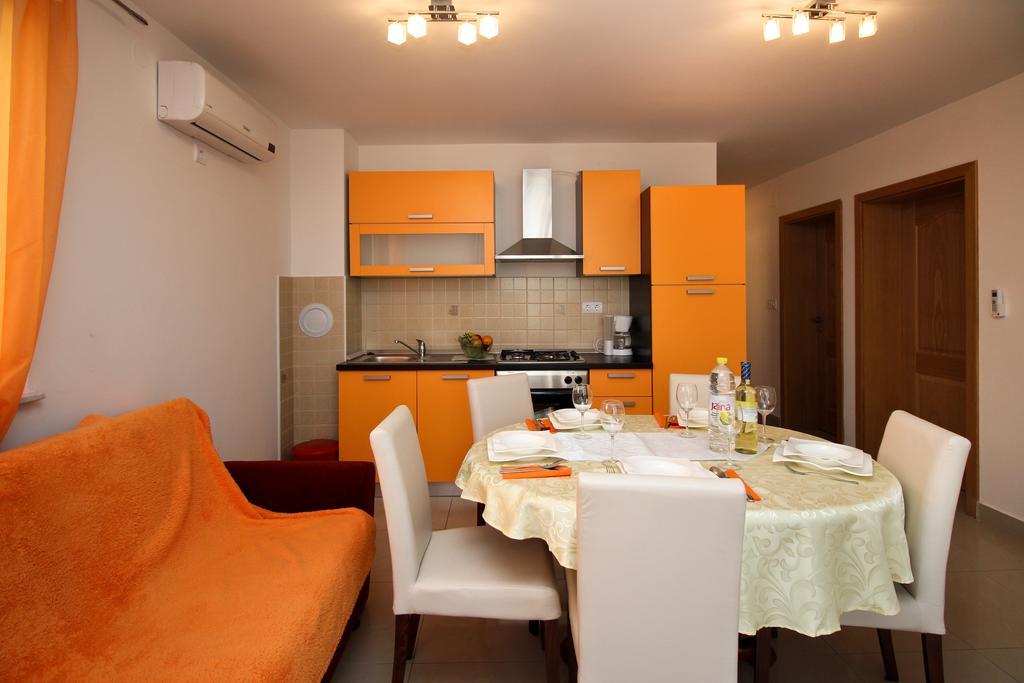 Apartments Koritnik Punat Oda fotoğraf